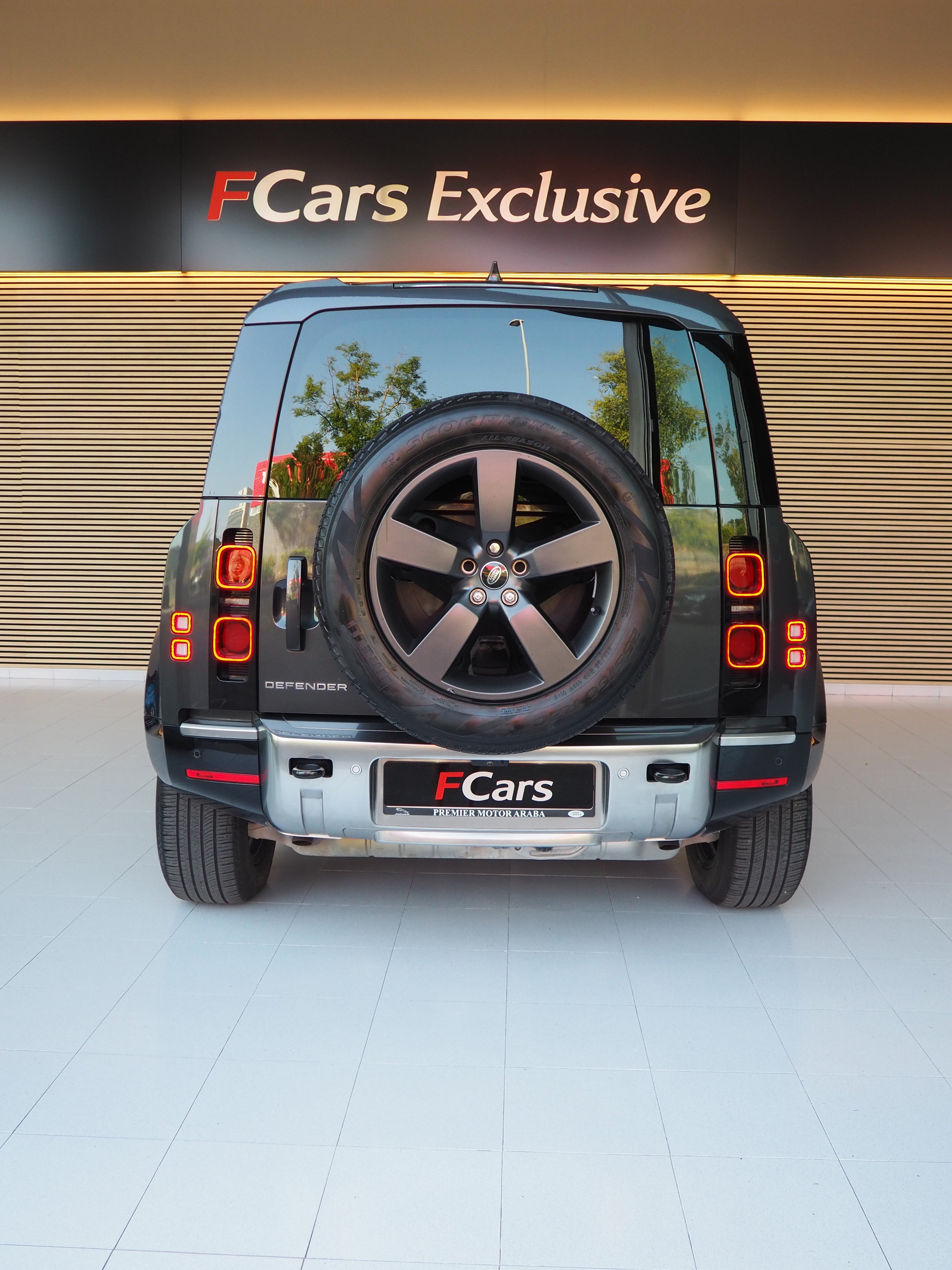 LAND-ROVER Defender 2.0 Si4 404 SE 110 Auto 4WD PHEV