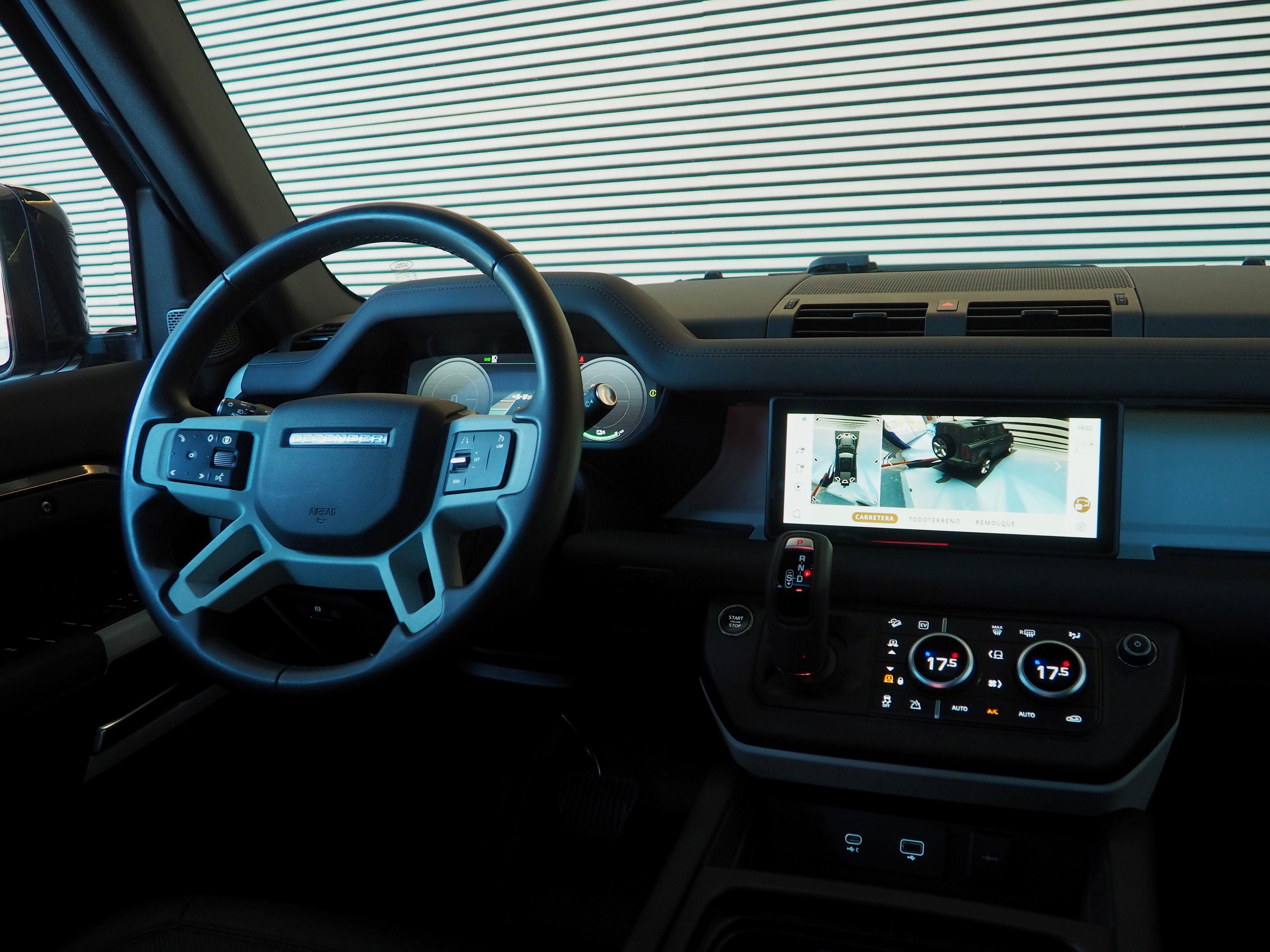 LAND-ROVER Defender 2.0 Si4 404 SE 110 Auto 4WD PHEV