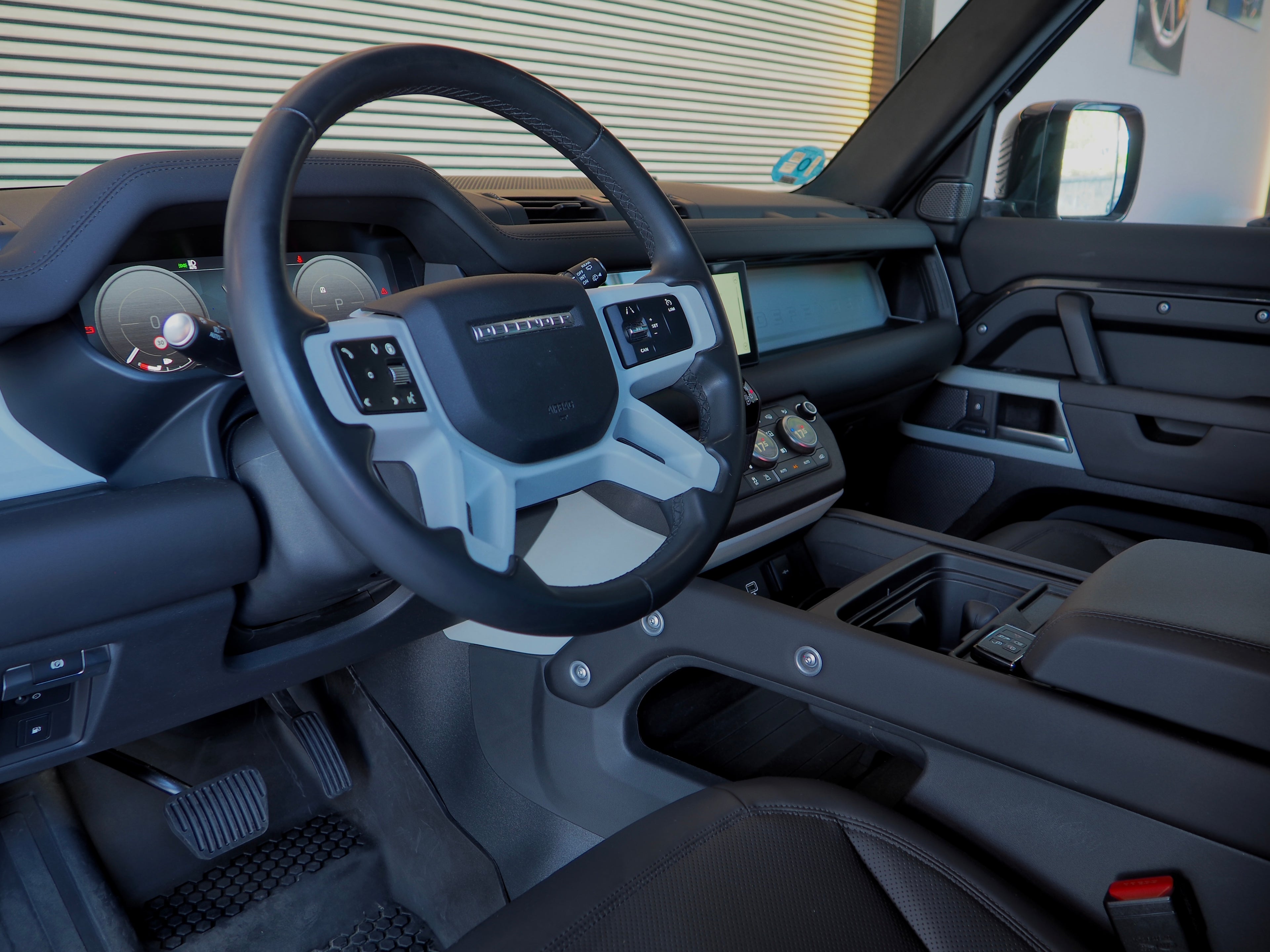 LAND-ROVER Defender 2.0 Si4 404 SE 110 Auto 4WD PHEV