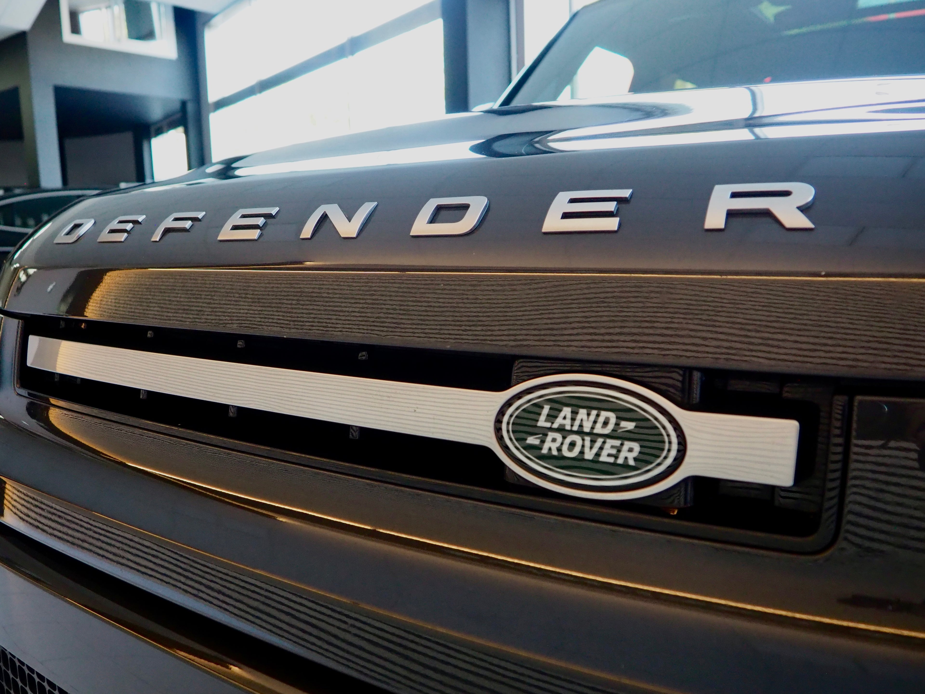 LAND-ROVER Defender 2.0 Si4 404 SE 110 Auto 4WD PHEV